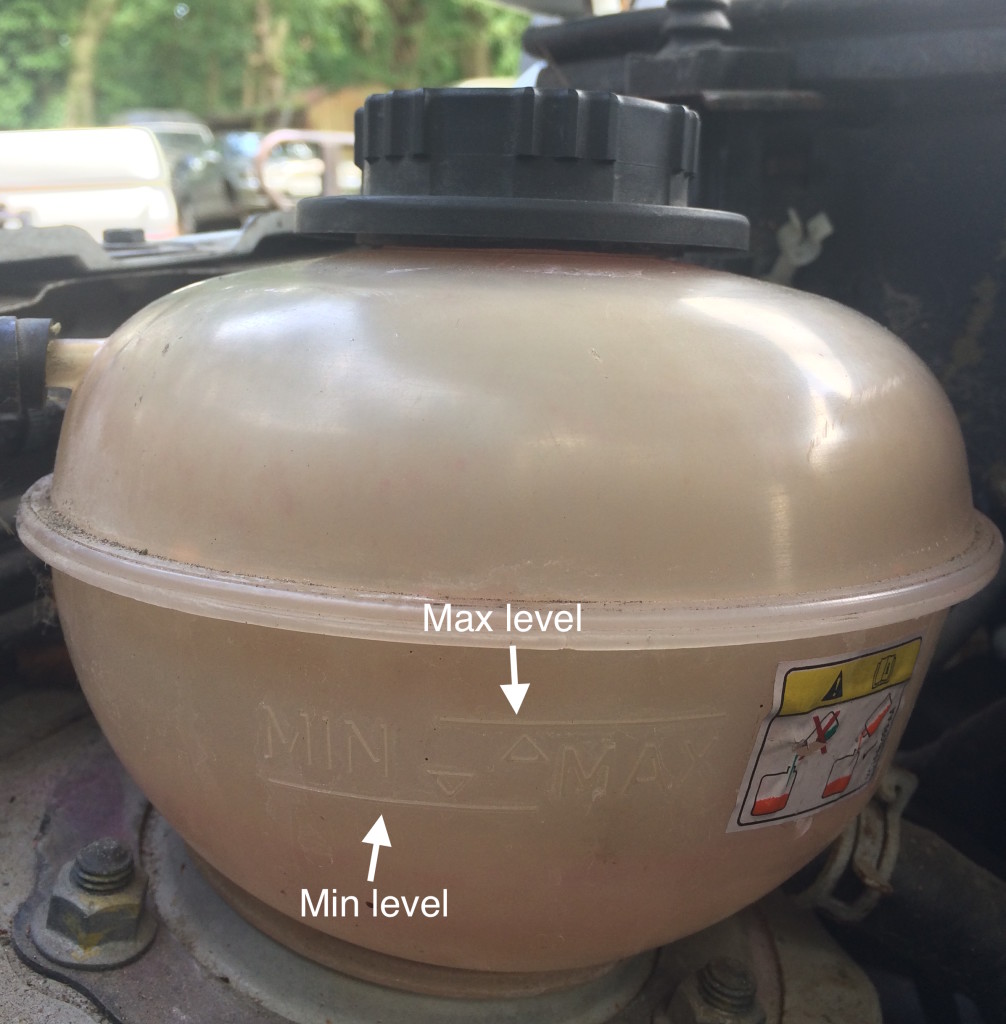 Coolant reservoir min and max level