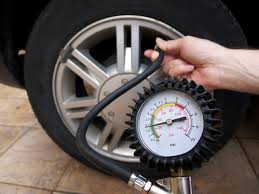 Tyre with pressure gauge